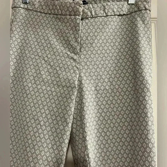 Adrienne Vittadini Stretchy Straight Pants  - Gray and White geo pattern-Size 10 - Picture 4 of 9